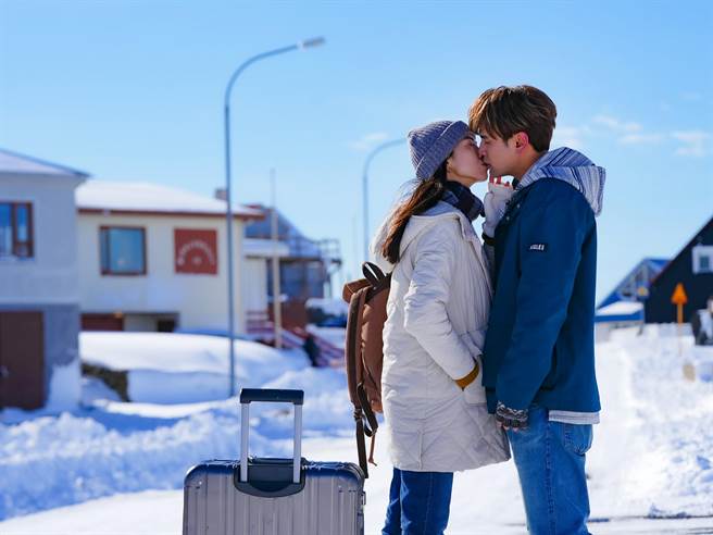 陈零九赴冰岛拍摄〈Sing to Me〉MV。（滚石唱片提供）