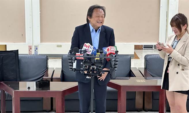 民进党台北市议员王世坚25日表示，台北市长蒋万安才是「金句王」，自己则感嘆「既生安、何生坚？」（丁上程摄）