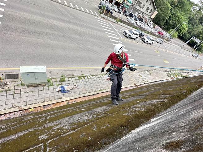桃市消防四大队「与绳同行」邀义消参加绳索救援训练。(消防局提供／吕筱蝉桃园传真)