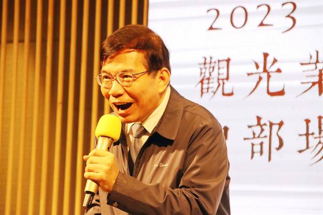 交通部长王国材说，昨天统计来台观光客已经达到150万人次，比预期目标还高了一点。（吕妍庭摄）