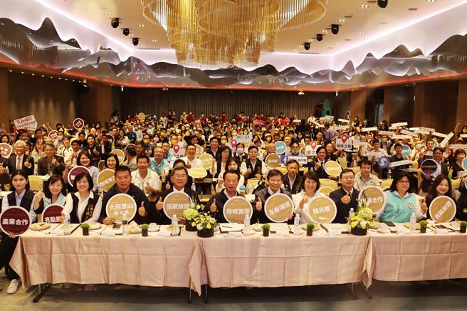 交通部今选在嘉义县举办「2023观光业界座谈会」中部场次，约有400位观光圈业者参与。（吕妍庭摄）