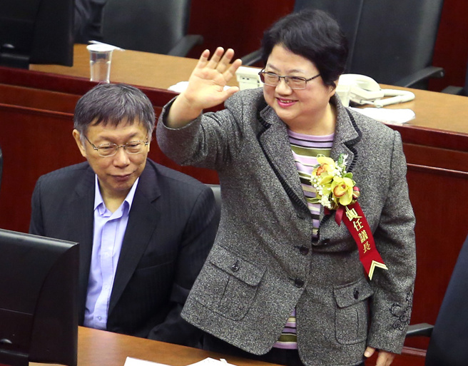 吴碧珠（右）担任台北市议员长达37年，更曾连任5届议长。（中时资料照／范扬光摄）