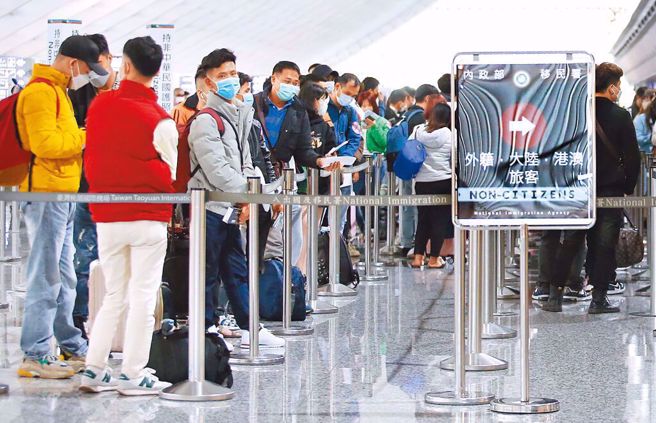 台湾拒收陆客亏大，香港五一假期将迎来60万陆客，每人平均消费15万台币。（资料照／范扬光摄）