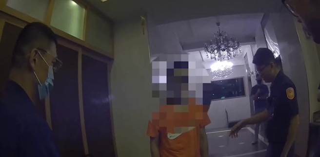 男子跑錯大樓找友人，意外曝光自己身分遭逮。（翻攝照片／崔正綱高雄傳真）