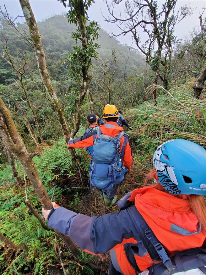 詹乔愉也是新北市新板山域搜救义消分队小队长，曾经前进雪山、奇莱山、清水大山等山难救援。（詹乔愉提供）