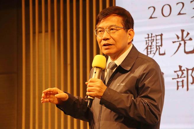 面对嘉义市长黄敏惠当面喊话争取，交通部长王国材也请市府尽快提出可行性评估。（吕妍庭摄）