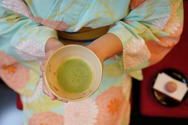 「一期一会 茶道表演」每日表演现打抹茶，旅客可品嚐现打抹茶，感受正统日系饭店的服务。(日胜生加贺屋提供)