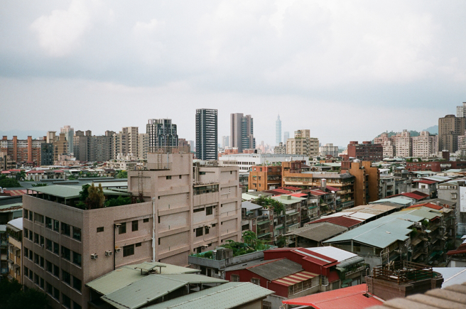 人妻与丈夫买房入住后，才发现家门口被停1辆「行动早餐店」。（示意图/shutterstock）