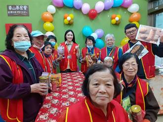 華山基金會竹南站發動端午公益活動 陪長者做延緩老化活動
