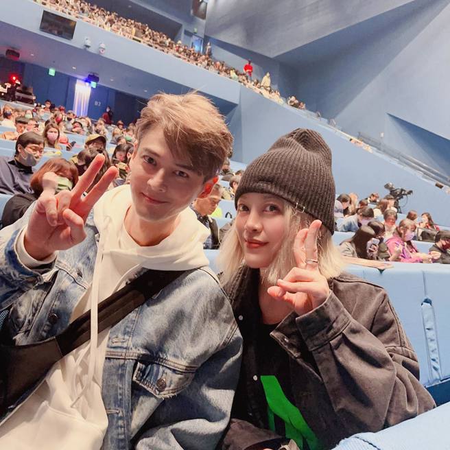 郭品超当年是戴爱玲〈对的人〉MV的男主角。(图/戴爱玲 IG)