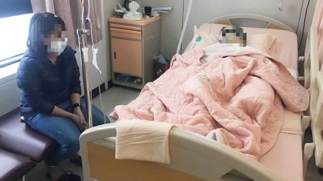 国人聘请外劳看护的条件限制堪称亚洲最严，照顾长期卧床老人是许多病患家属的沉重负担，甚至传出不肖仲介，锁定有看护急需的家属推销非法外劳，不仅剥削移工，也让雇主冒着面临法律风险。（图／新北市劳工局提供）