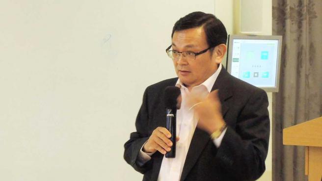 台大国发所副教授辛炳隆认为，亚洲各国近年都在与台湾「抢外劳」，也让外劳从昔日的买方市场转为卖方市场，台湾应採滚动式检讨外劳政策，善用外劳加入本国劳动体系，减轻国人的照护压力。（图／翻摄自全国产业总工会脸书）