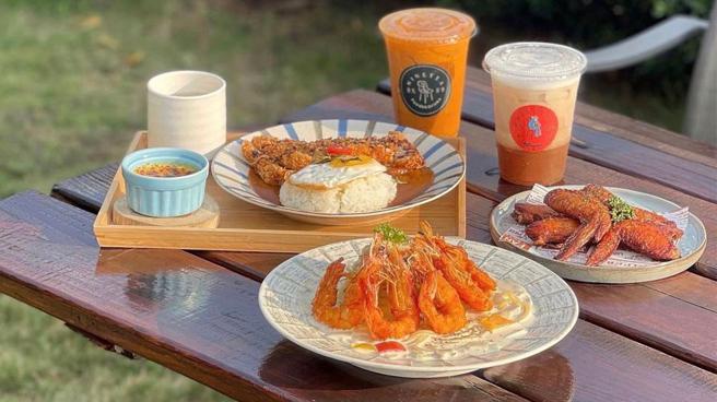 大里货柜屋餐厅，快来享受美食搭配户外露营感！