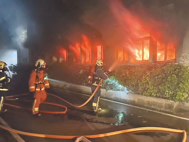 调查局24日发生大火。（图／新北市消防局提供）