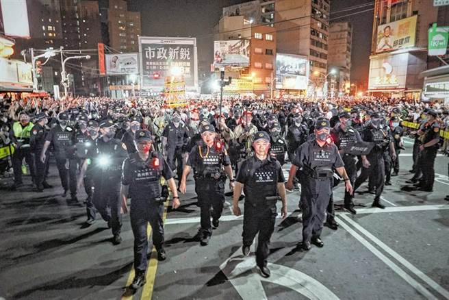 今年彰化警方将派出在民生地下道立功的「机动应变队」前往护驾，严防「北斗神拳」。（本报资料照片）