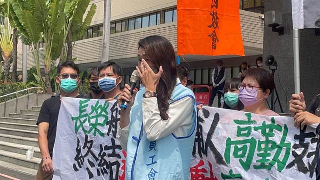 现役空服员、桃园市空服员职业工会会员代表沈怡均也出面声援。（洪靖宜摄）