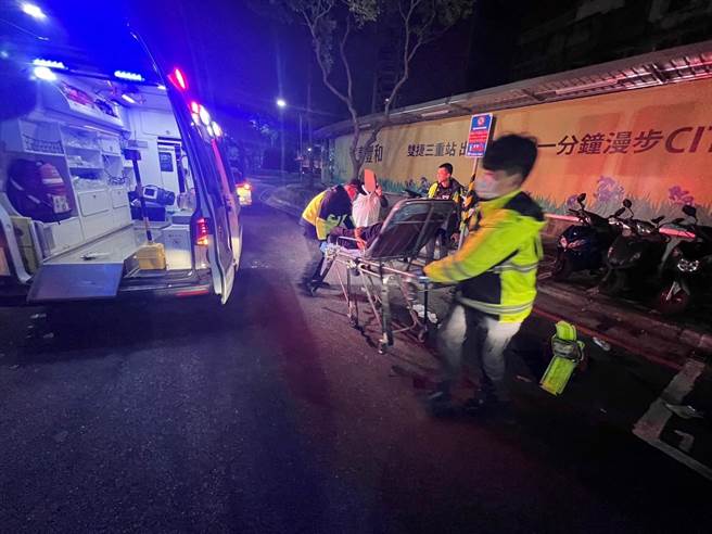 新北57歲翁姓醉漢與朋友聚會飲酒後，搭乘由68歲李姓男子所駕駛的計程車返家，沒想到疑似懷疑李男繞路，結果下車後直接繞到駕駛處與李男起口角，導致李男不慎摔倒在地重創頭部昏迷。(黃敬文翻攝)