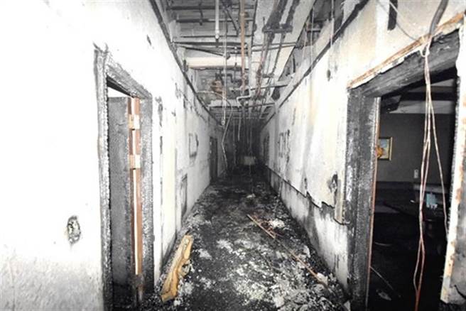 当年林森钱柜大火，火场如同废墟。（本报资料照片）