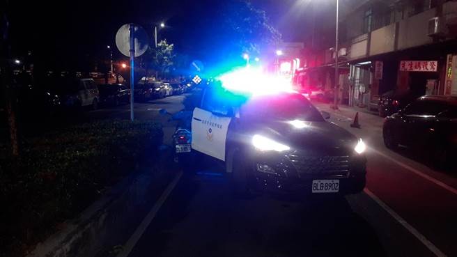 高雄31岁黄姓男子于4月25日酒驾后衝撞警车，企图逃逸仍落网。（翻摄照片／林瑞益高雄传真）