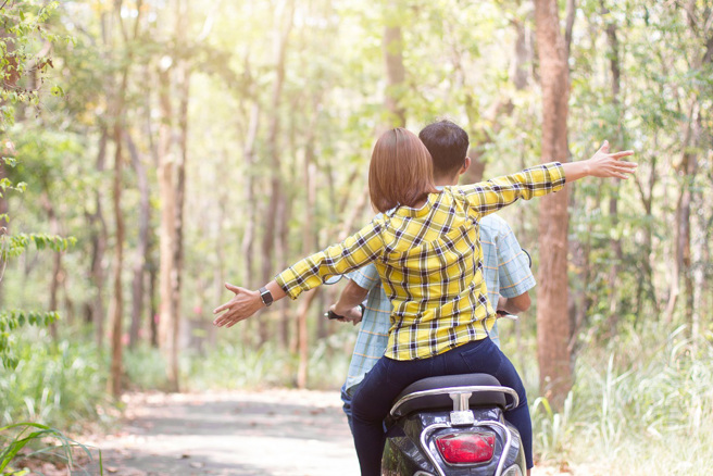 印尼一名男子骑车载妻女回老家，然而骑了80公里才发现老婆不见了。(示意图/达志影像)