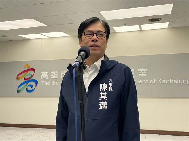 王鸿薇加码爆料，蔡见兴在职时安插许多「空降人事」，其中合库AMC不动产部副总经理陈柏欣就是高雄市长陈其迈的人马，对此，陈其迈否认此事，并强调不认识陈柏欣。（洪浩轩摄）