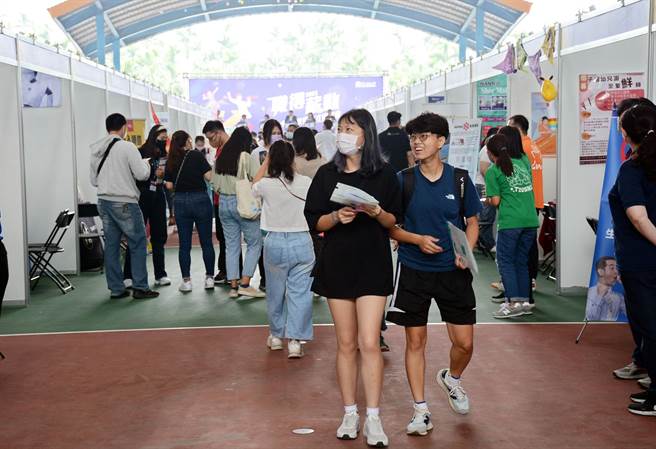 企业求才若渴，屏大校园徵才释出3800职缺，创歷年新高。(林和生摄)