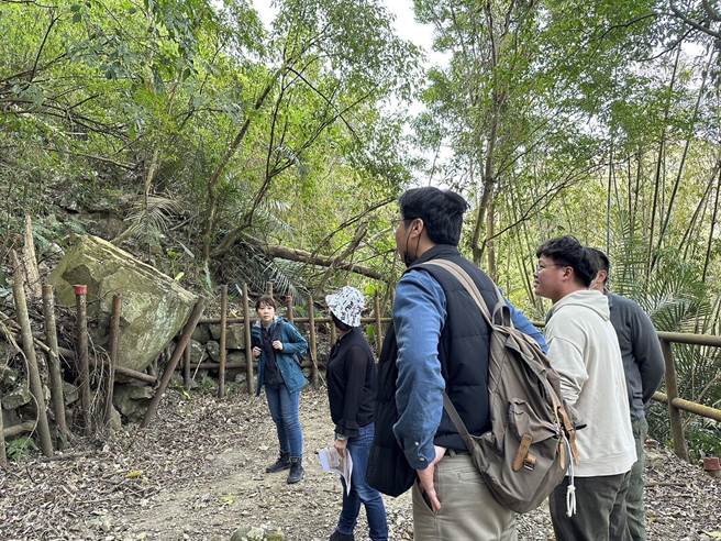 出磺坑矿业歷史散步道部分崩毁目前暂时封闭。（苗栗县政府提供／李京升苗栗传真）