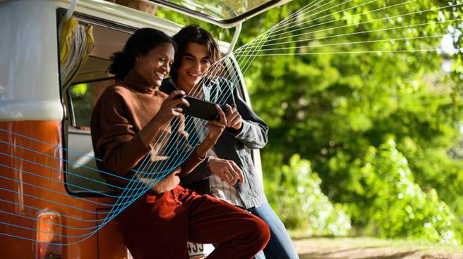 （爱立信于26日首次公布全球行动趋势报告的商业评论版，台湾名列全球前20名5G渗透率最快市场。图／台湾爱立信提供）