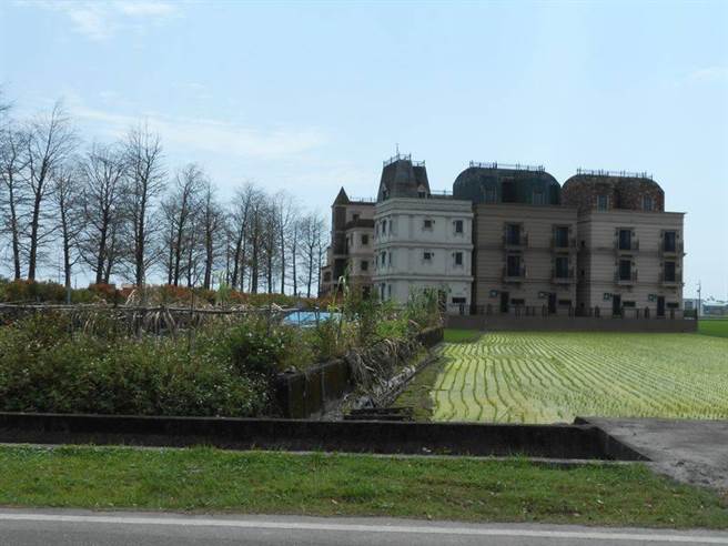 行政执行署宜兰分署5月2日的不动产拍卖，以位于壮围乡的法式别墅最为抢手。（行政执行署宜兰分署提供）