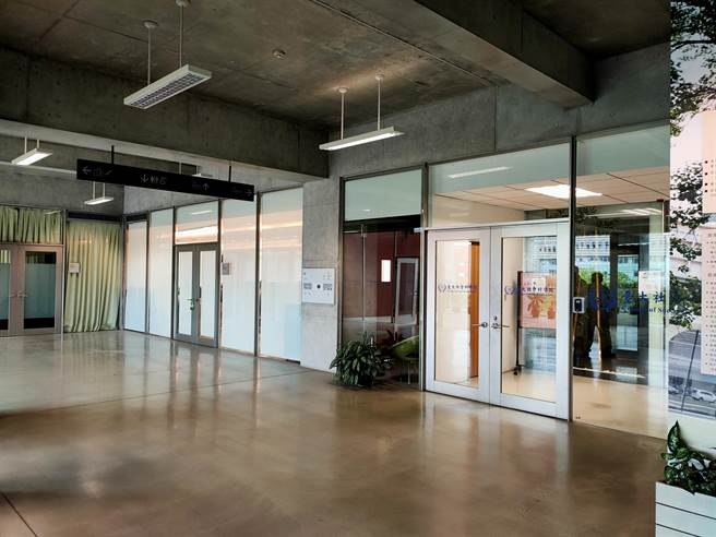 台大社科院於今日下午召開教評會，討論陳明通案。（李侑珊攝）