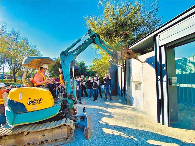 顏宽恒沙鹿豪宅被举发违建、窃占国土。（资料照片）