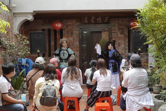 第七届「2023戏春大稻埕」，以「Let me戏戏」为主轴，规画25场戏曲活动，串联大稻埕15个特色老屋，带来40场体验。（大稻埕创意街区发展协会提供／张芷瑜台北传真）