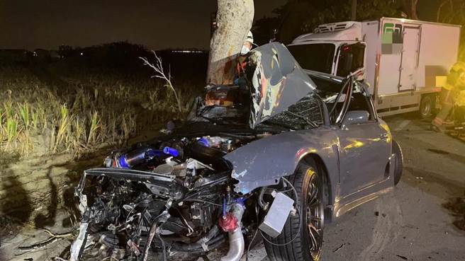 日前台南市仁德区传出重大车祸，1辆日系跑车疑与1辆冷冻车擦撞辆1死1伤，车主得知消息相当傻眼。（读者提供／洪荣志台南传真）