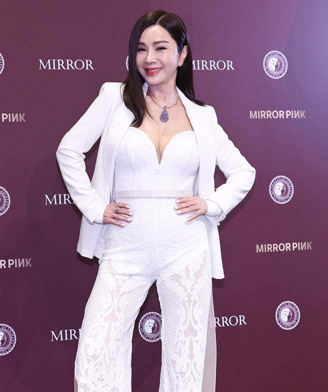 陈美凤性感又贵气出席珠宝品牌Mirror皇宣缘记者会。（陈俊吉摄）