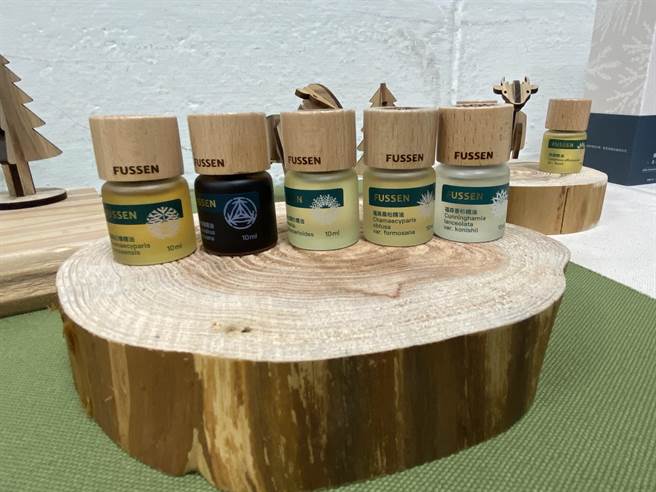 台湾精油产业每年达15亿产值，林务局与国立中兴大学携手建置「国产精油检测中心」透过具公信力的第三方以国家标准CNS流程检测，将为国产精油品质把关。（张妍溱摄）