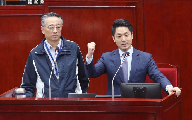 台北市議會26日舉行總預算第一次追加（減）預算案編製結果報告及備詢，市長蔣萬安回應議員詢問。（范揚光攝）