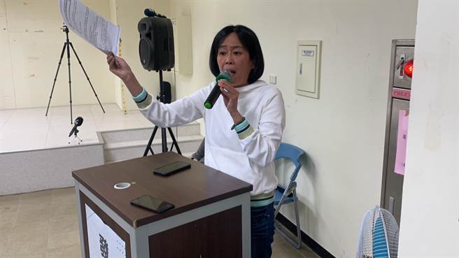 副议长杨秀玉痛批基捷到现在还在纸上谈兵，公听会资料竟只有一张纸。（徐佑升摄）