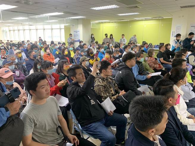 有相当多民眾参与公听会关心基捷规画。（徐佑升摄）