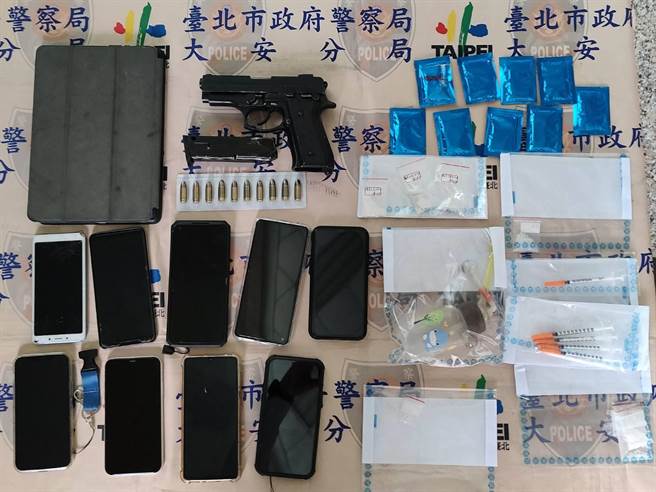 大安分局查毒品案时，意外查获枪枝。（翻摄画面）