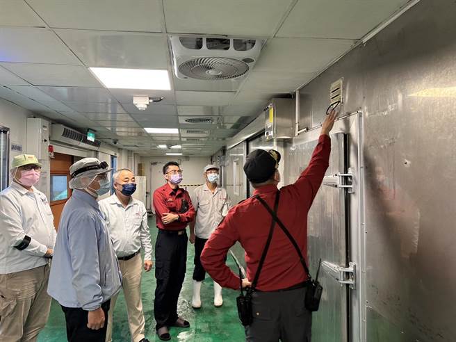 ▲现场稽查消防设备。（基隆市消防局提供／徐佑升基隆传真）