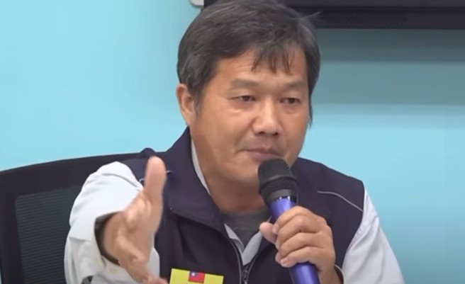 大林埔迁村自救会会长黄琨育在记者会上痛批民进党政府没有人性。(翻摄自中天新闻YouTube频道)