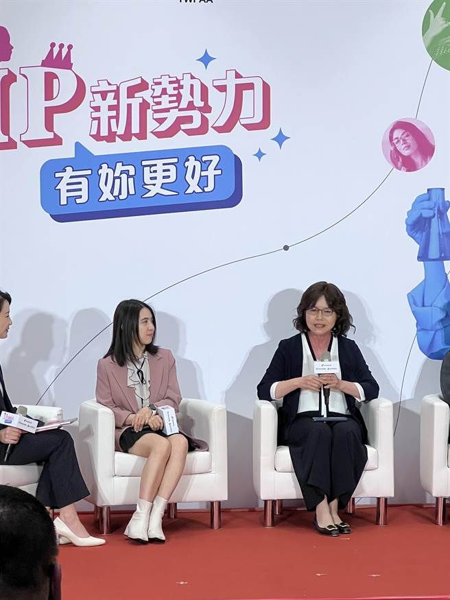 台积电专利申请数在国内已创下7连霸、在美国也是第二名，台积电副法务长陈碧莉(右)26日出席一场IP女力场合，会后强调公司专利申请将开始进入「倍增期」。(图／王玉树摄)