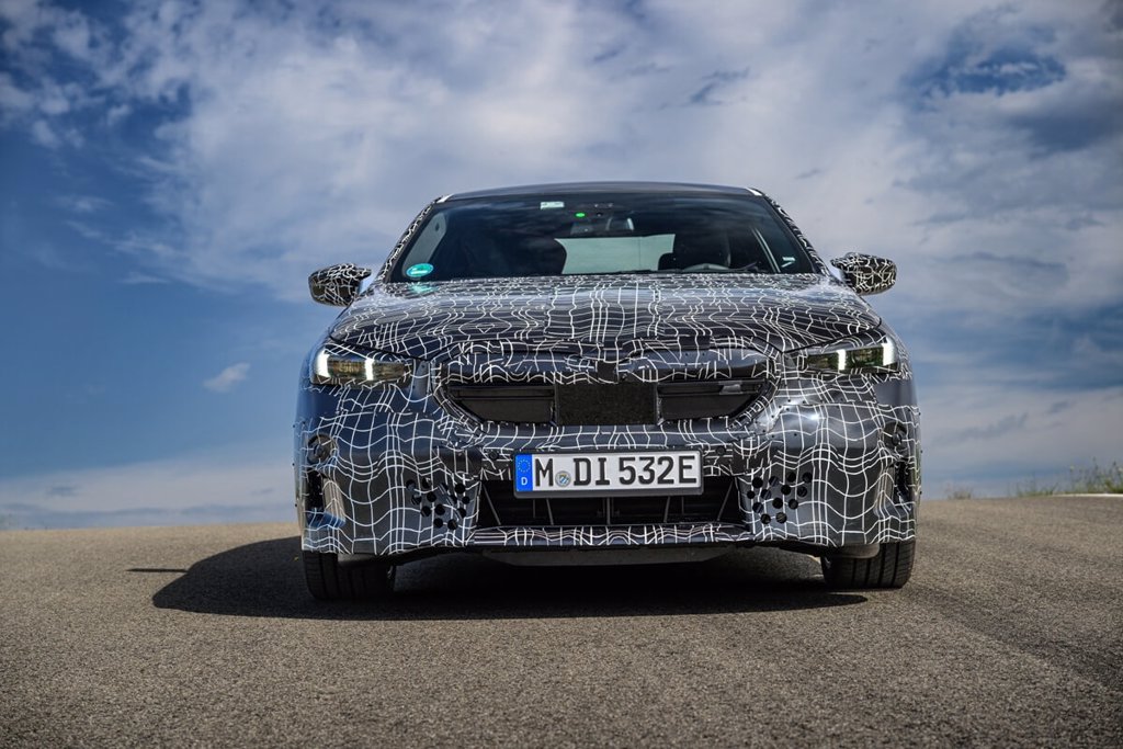 BMW i5開啟夏季動態測試，將提供全新的「眼球控制」自動駕駛體驗(圖/CarStuff)