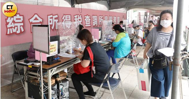 民眾近期已陆续收到报税单，不管是正在租房子或是背房贷的民眾，都别忘了「租金支出」及「房贷利息」可以扣抵税额，但必须择一申报。（图／CTWANT资料室）