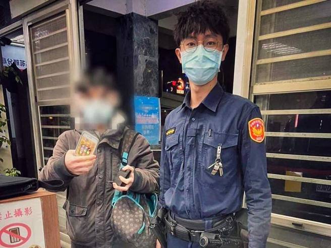 警靠这妙用找到iPhone主人，留言全歪楼 。(翻摄高雄市警察局脸书)
