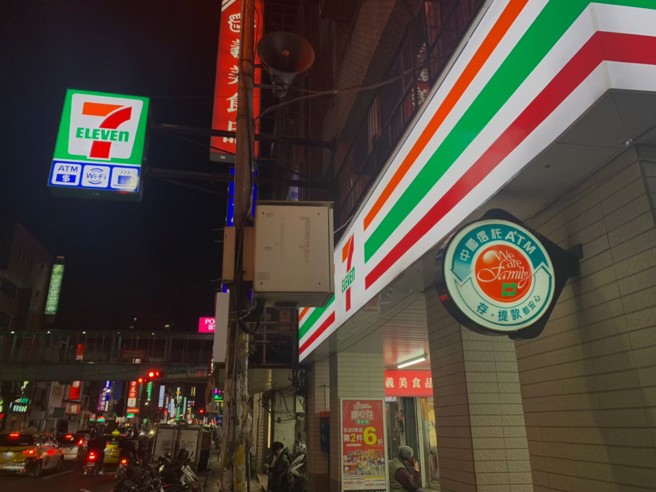 一名女网友表示，25日晚间看到一名女子喝醉在超商脱光哭闹。（图／示意图，中时新闻网资料照）