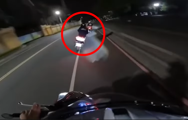 3名骑士在该路飙车，疯狂压车竞速，最后头的骑士看向仪表板，时速一度高达115公里，且3人疑似还会故意放慢车速躲过测速照相。（翻摄自记者爆料网）