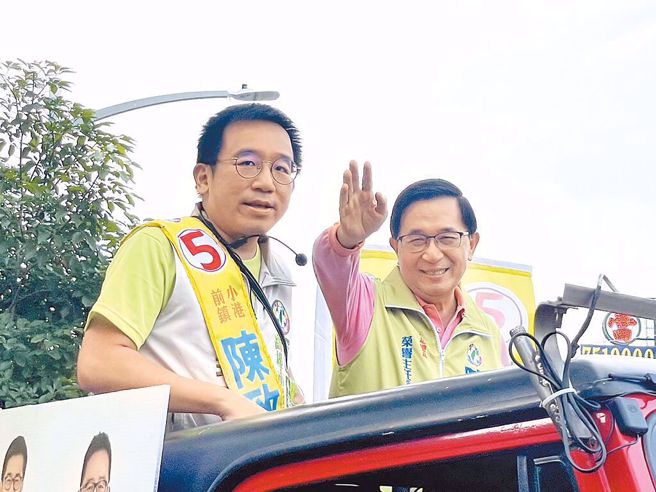 杨植斗呼吁，陈致中（左）将入狱服刑，其父陈水扁（右）却仍在外趴趴走，蓝营总统候选人该主持正义，让该服刑的人回监狱里好好反省。（中时资料照）