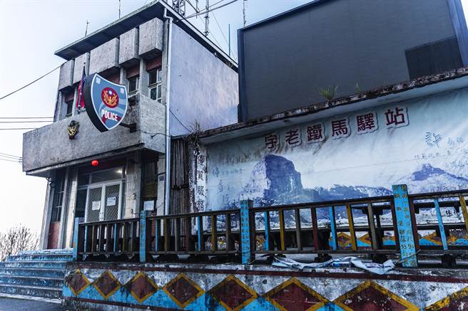 县警局5月1日全面恢復21个派出所及勤务站，图为原本裁撤的尖石乡宇老派出所。（罗浚滨摄）