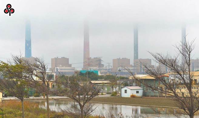 配合2050净零排放目标，台湾最快明年（2024年）下半年开徵「碳费」。（本报系资料照）